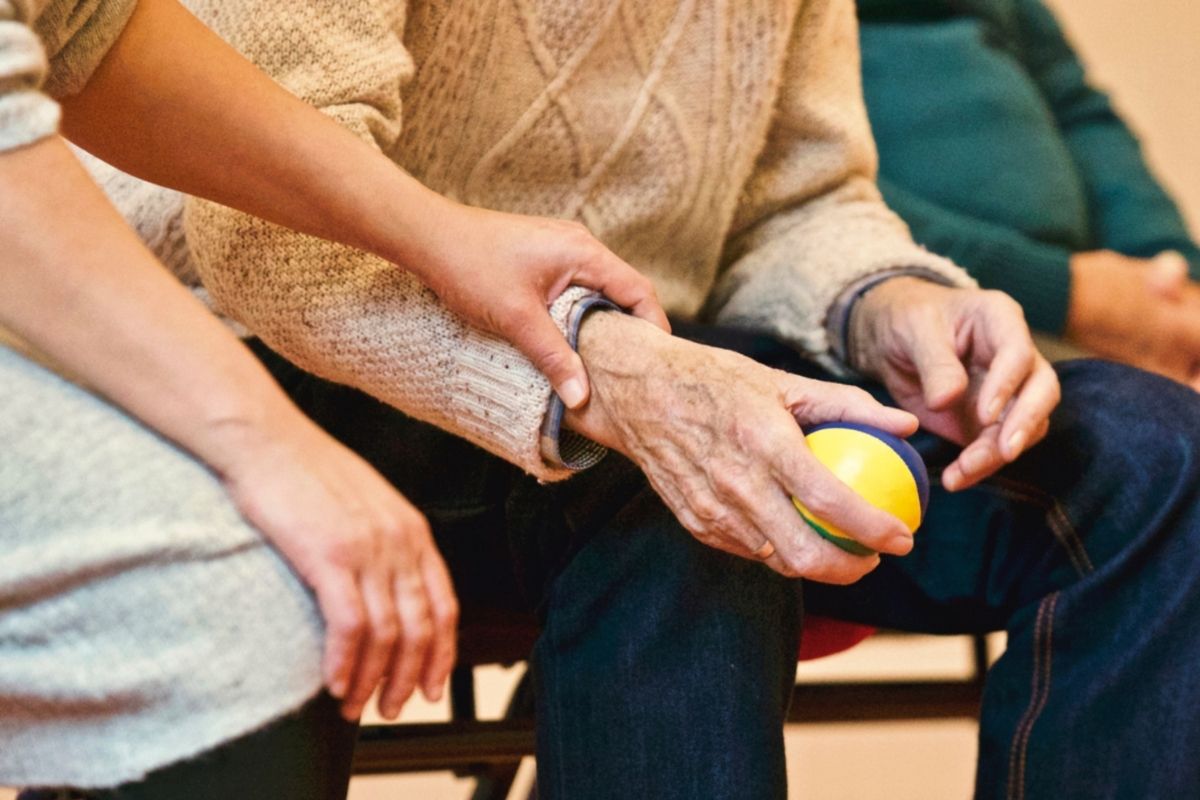 action personne âgée a domicile